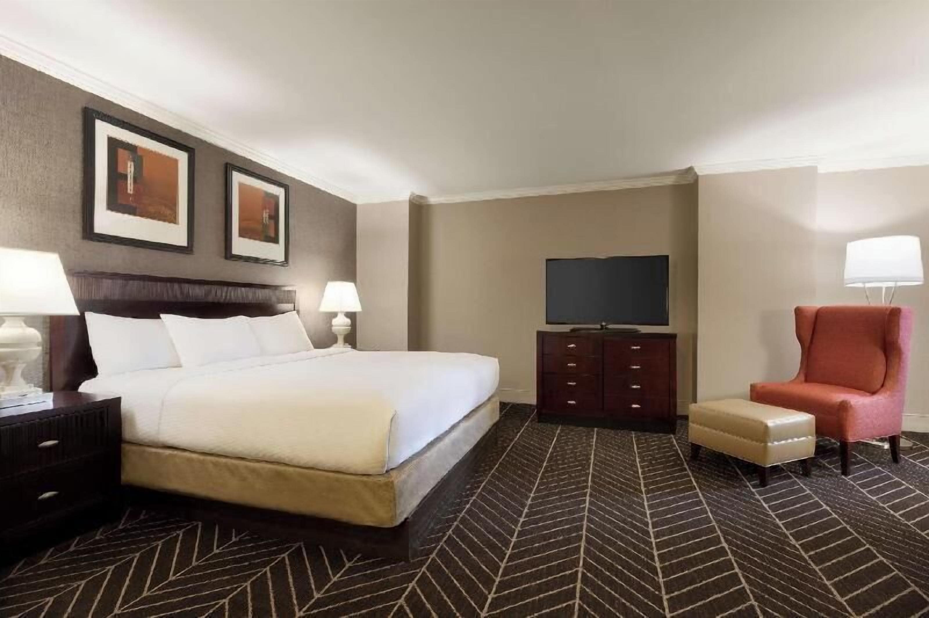 Hypo-allergenic bedding, in-room safe, desk, laptop workspace