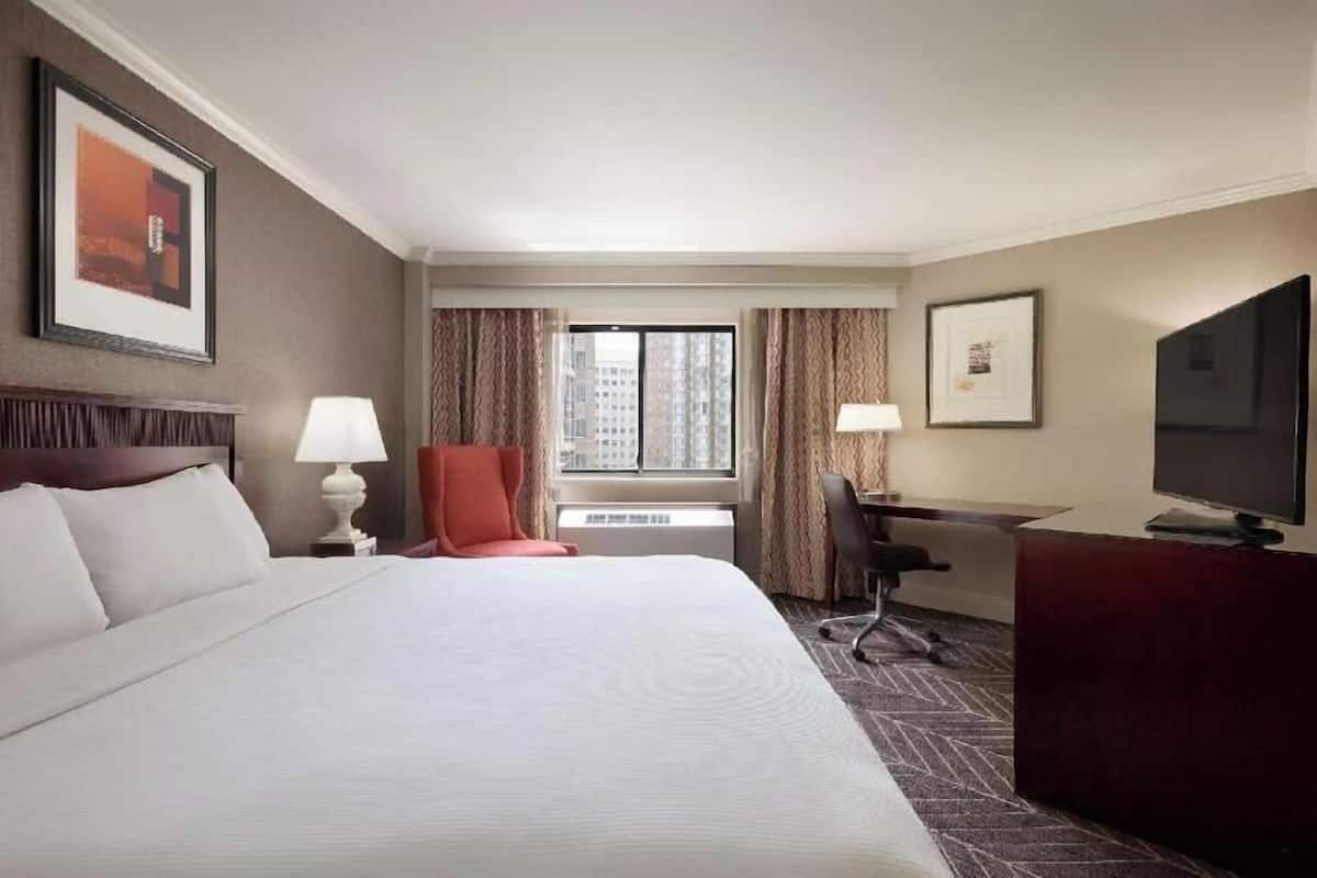 Hypo-allergenic bedding, in-room safe, desk, laptop workspace
