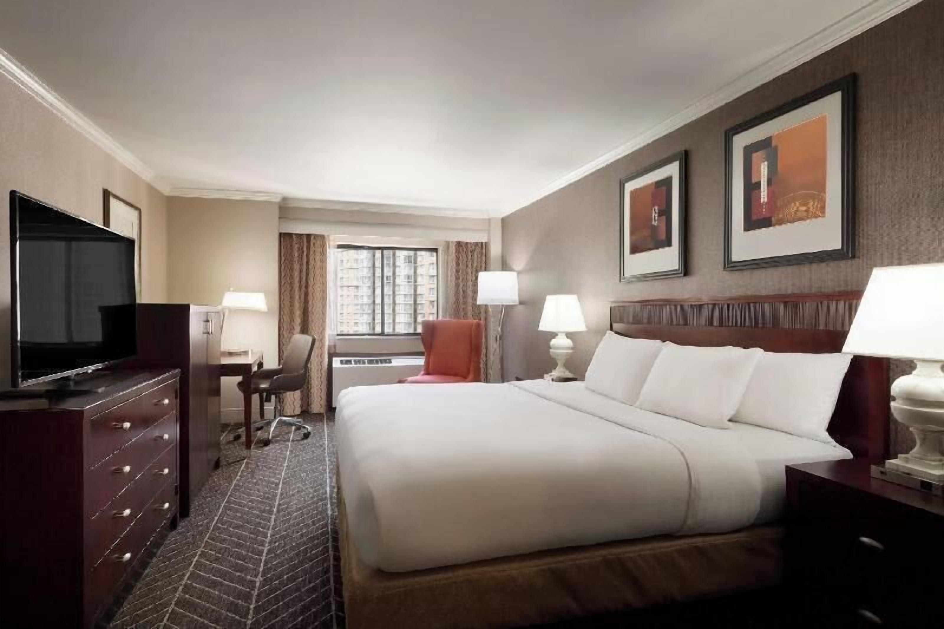 Hypo-allergenic bedding, in-room safe, desk, laptop workspace