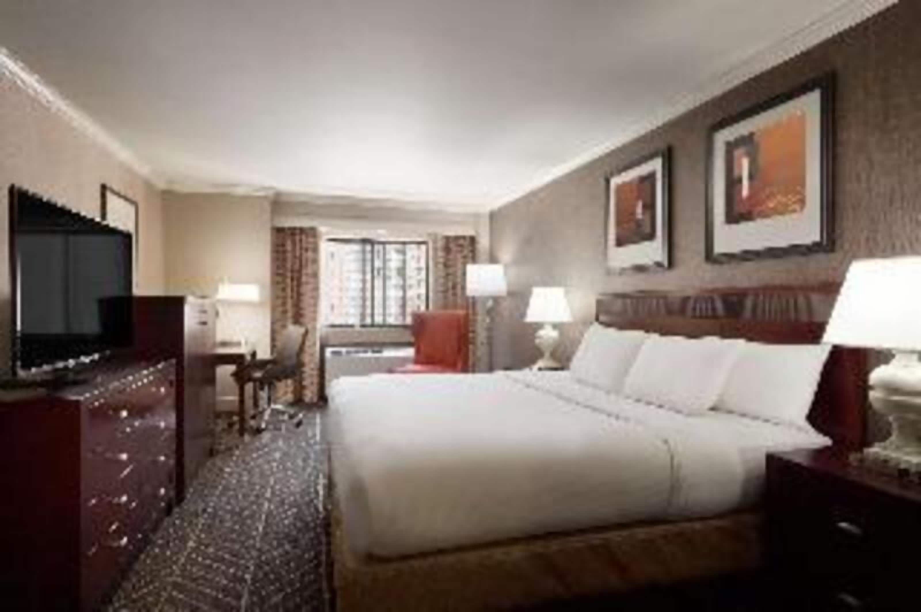 Hypo-allergenic bedding, in-room safe, desk, laptop workspace