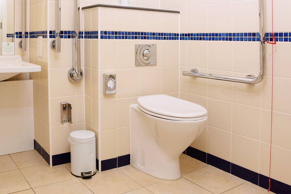 Chambre Standard, 1 lit double, accessible aux personnes à mobilité réduite | Bureau, fer et planche à repasser, lits bébé (gratuits), Wi-Fi gratuit