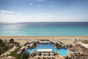 Outdoor pool, pool umbrellas