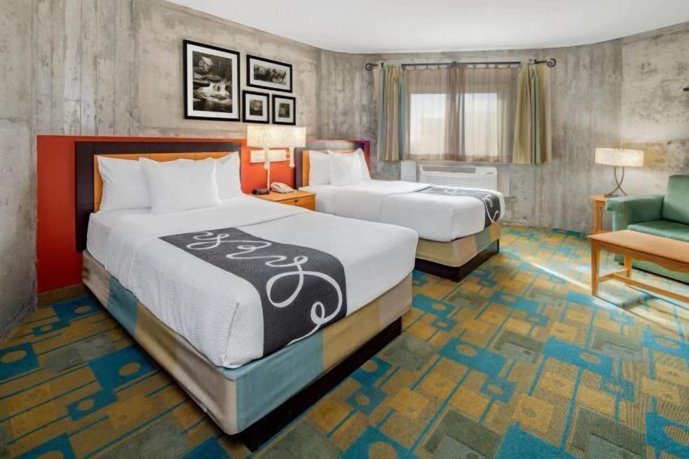 Seprai premium, meja kerja, dan setrika/meja setrika