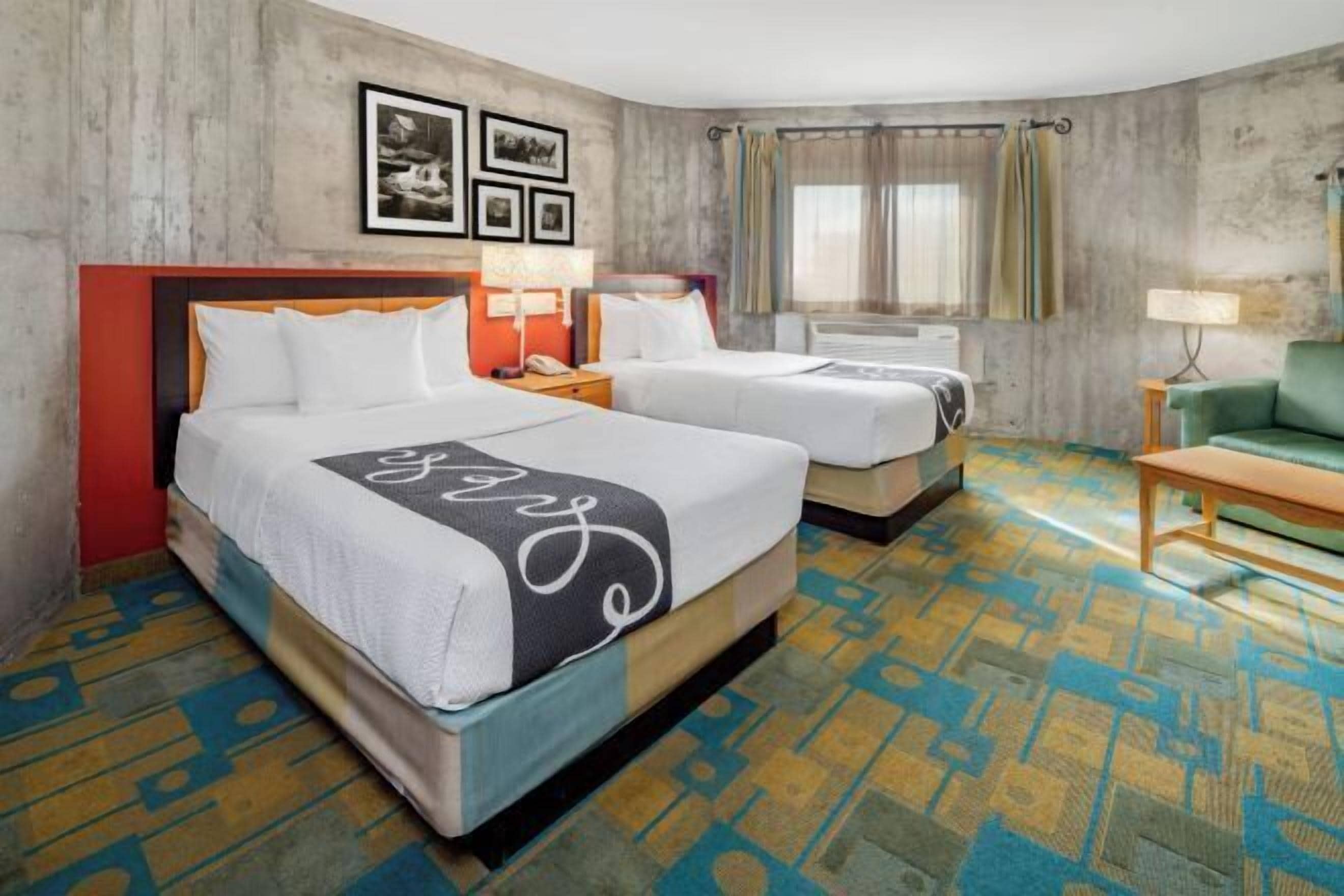 Seprai premium, meja kerja, dan setrika/meja setrika