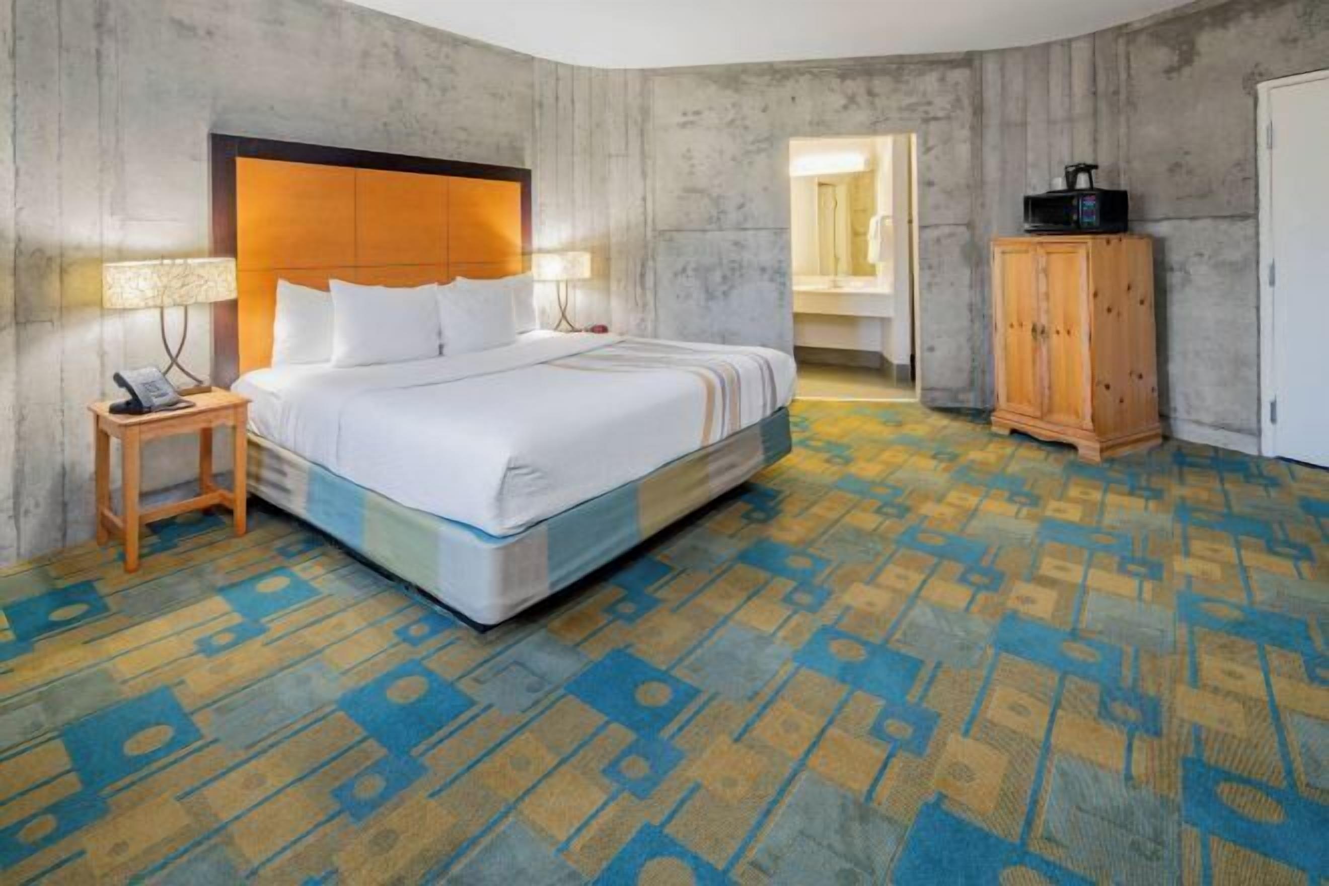 Seprai premium, meja kerja, dan setrika/meja setrika