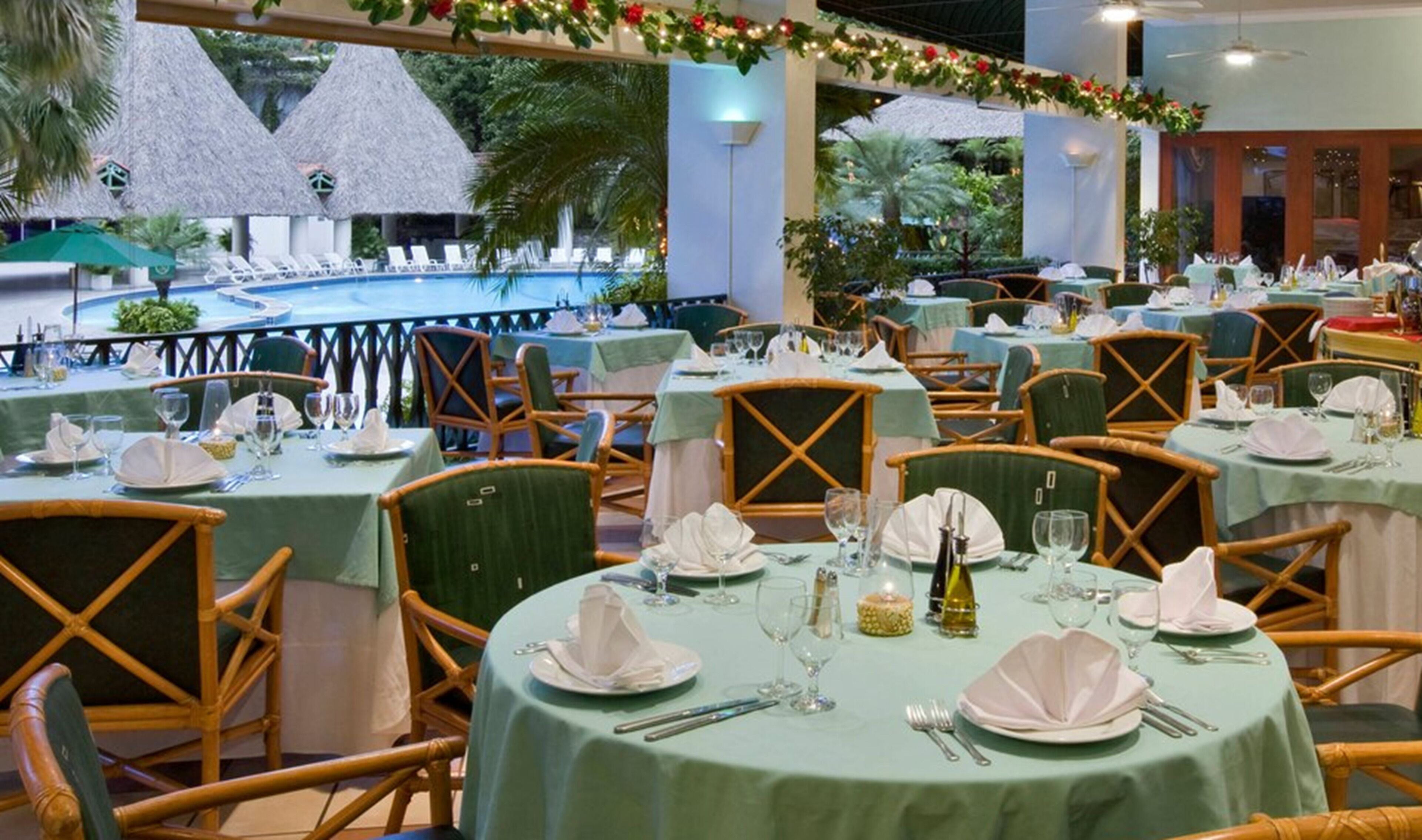 Petit déjeuner buffet (17.99 USD par personne)