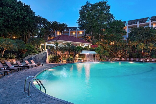 Outdoor pool, pool umbrellas