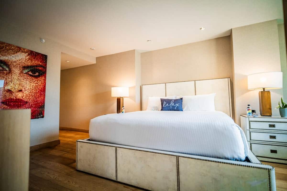 1 bedroom, egyptian cotton sheets, premium bedding, down duvets