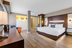 1 bedroom, Egyptian cotton sheets, premium bedding, down duvets