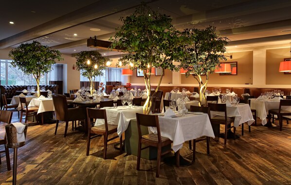 Breakfast, lunch, dinner served; Italian cuisine, garden views 
