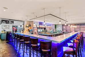 2 bars/lounges, cocktail bar - J House Greenwich (Riverside)