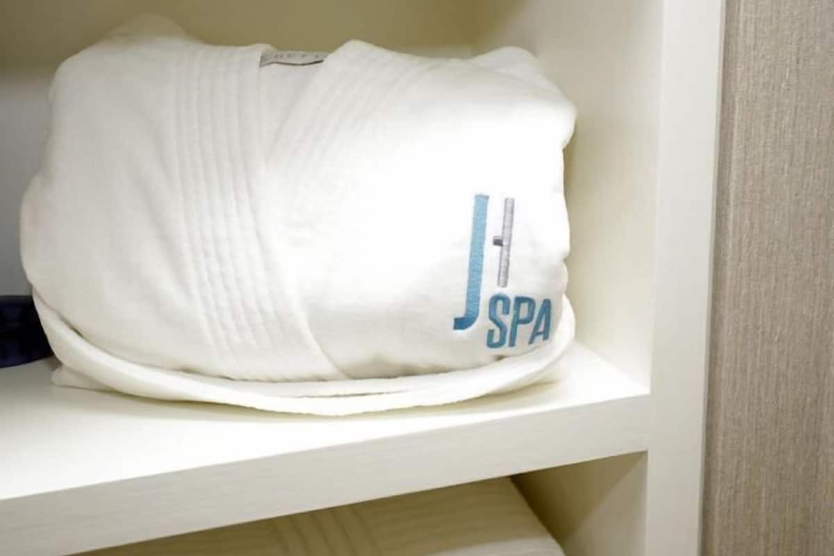 couples treatment room(s), body treatments, aromatherapy