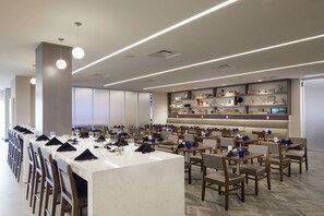 Restaurant - DoubleTree by Hilton Hotel Syracuse (East Syracuse)