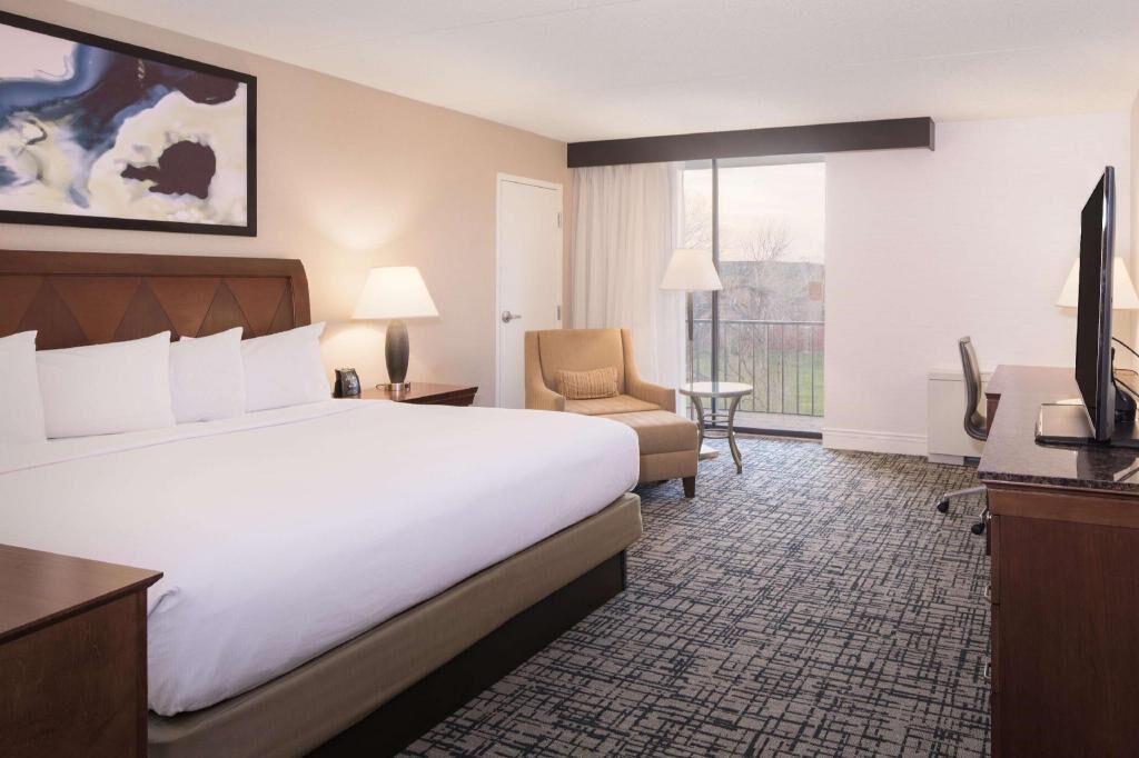 Premium bedding, down comforters, pillowtop beds, in-room safe