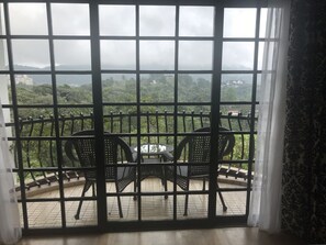 Fresno Family Suite | Minibar, Wi-Fi gratuit, draps fournis