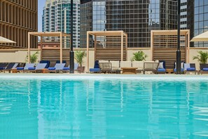 Piscine extérieure, accès possible de 6 h à 22 h, cabanas (supplément)