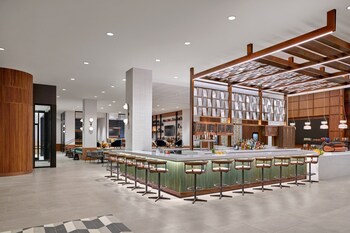 3 bars/lounges, cocktail bar at Sheraton Denver Downtown Hotel