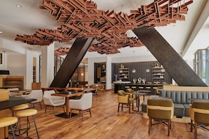 Suíte, 1 quarto | Lounge | 3 bares/lounges, bar de coquetéis