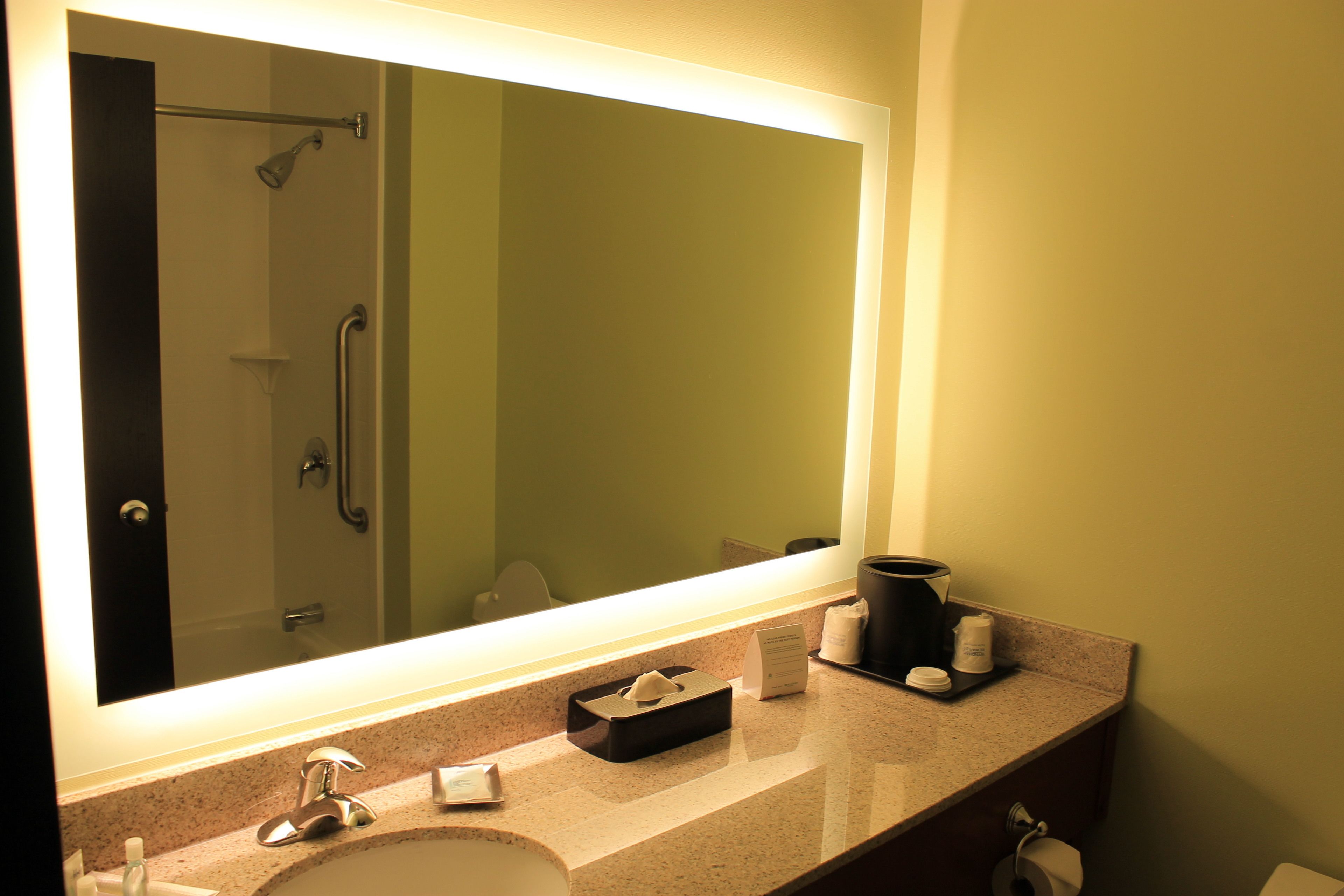 combined shower/bathtub, eco-friendly toiletries, hair dryer, towels