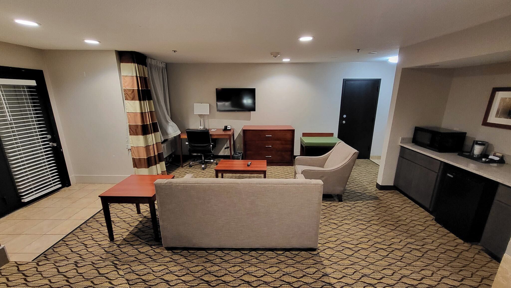 presidential suite, 1 king bed, non smoking (one-bedroom) | blackout curtains, soundproofing, iron/ironing board