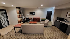 Presidential Suite, 1 King Bed, Non Smoking (One-bedroom) | Blackout drapes, soundproofing, iron/ironing board - Wyndham Garden Fort Wayne (Fort Wayne)