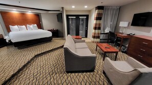 Suite presidencial, 1 cama King size, para no fumadores (One-bedroom) | Cortinas blackout, insonorización y tabla de planchar con plancha 