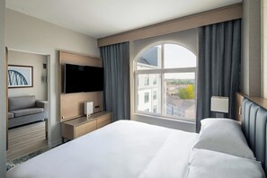 Roupas de cama premium, cofres nos quartos, escrivaninha