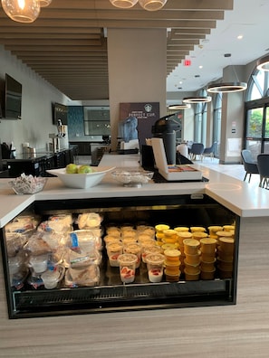 Petit déjeuner à emporter (15 USD par personne)