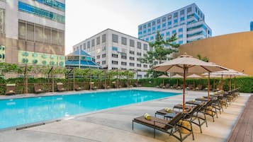 Outdoor pool, pool umbrellas, sun loungers