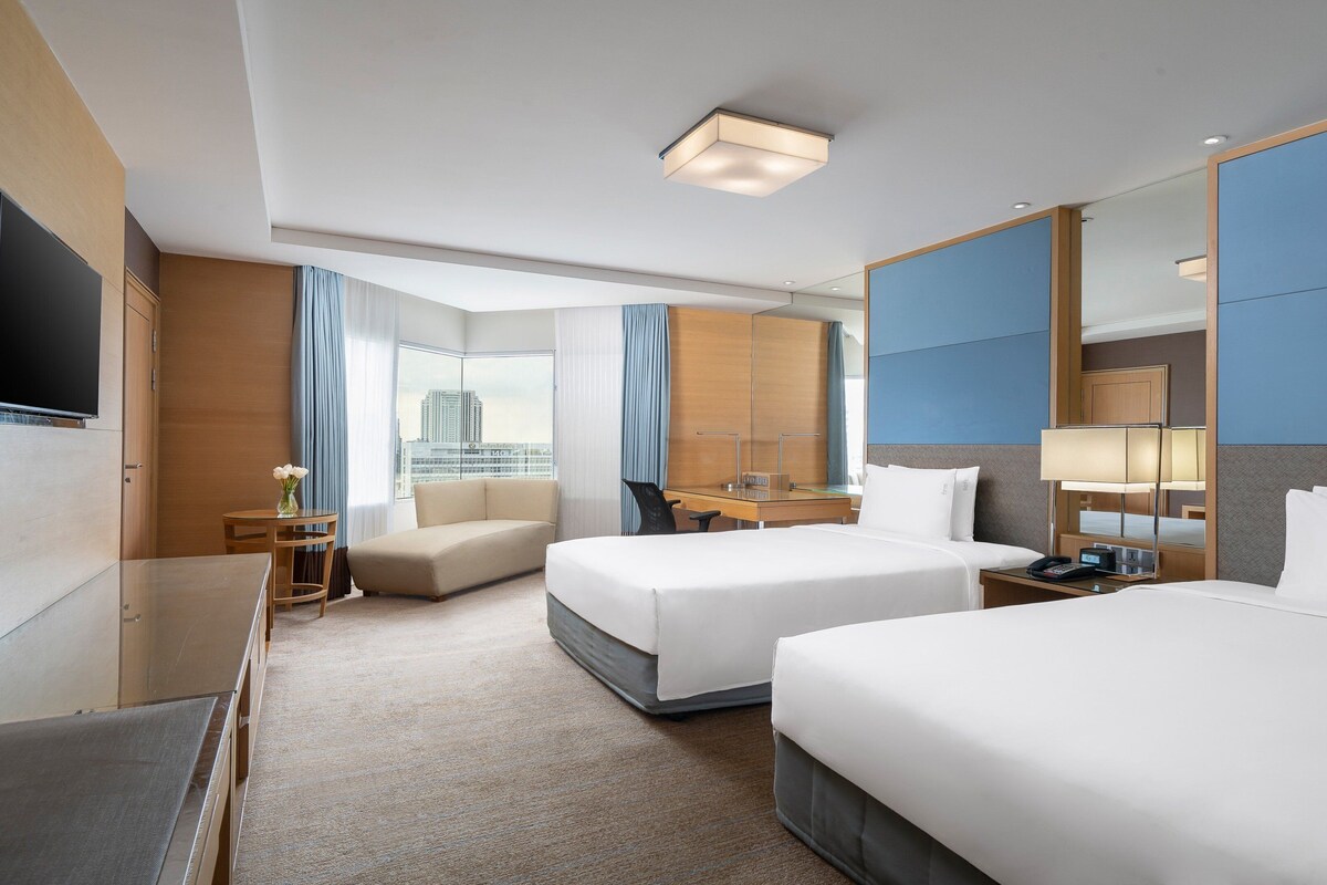Premium bedding, minibar, in-room safe, desk