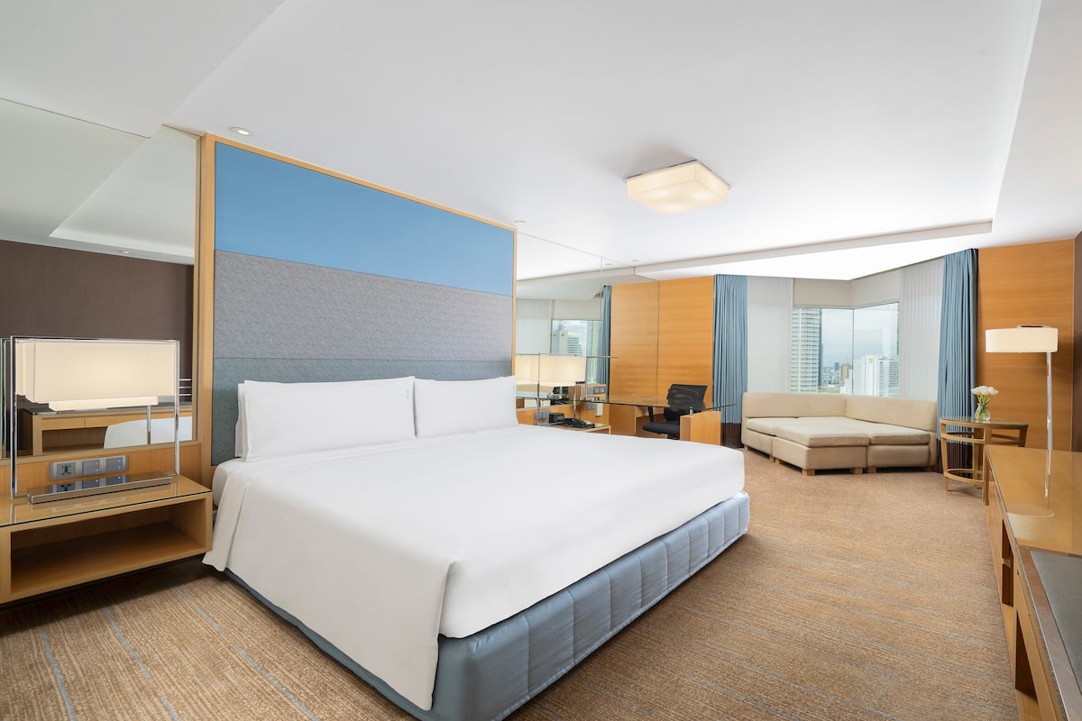 Premium-Zimmer, 1 King-Bett, Nichtraucher, Stadtblick (Club Lounge Access) | Hochwertige Bettwaren, Minibar, Zimmersafe, individuell eingerichtet