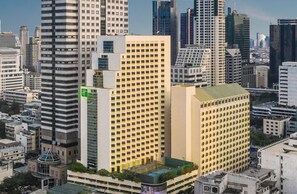 Exterior - Holiday Inn Bangkok Silom by IHG (Bangkok)