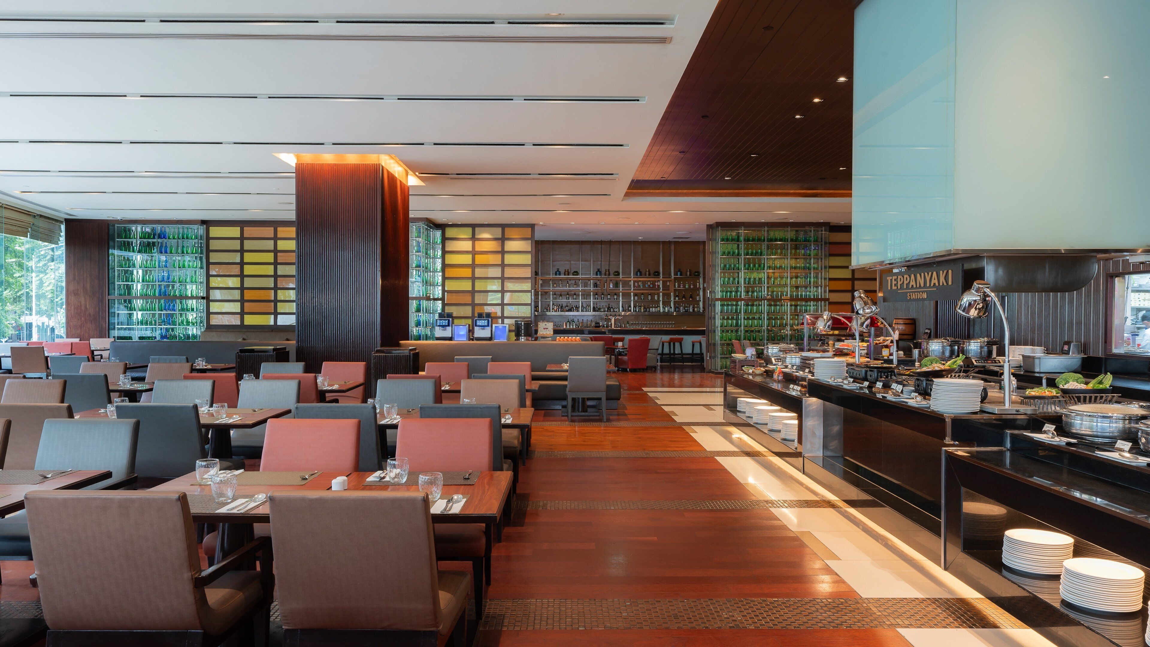 2 restaurants; ze serveren er ontbijt, lunch en diner 