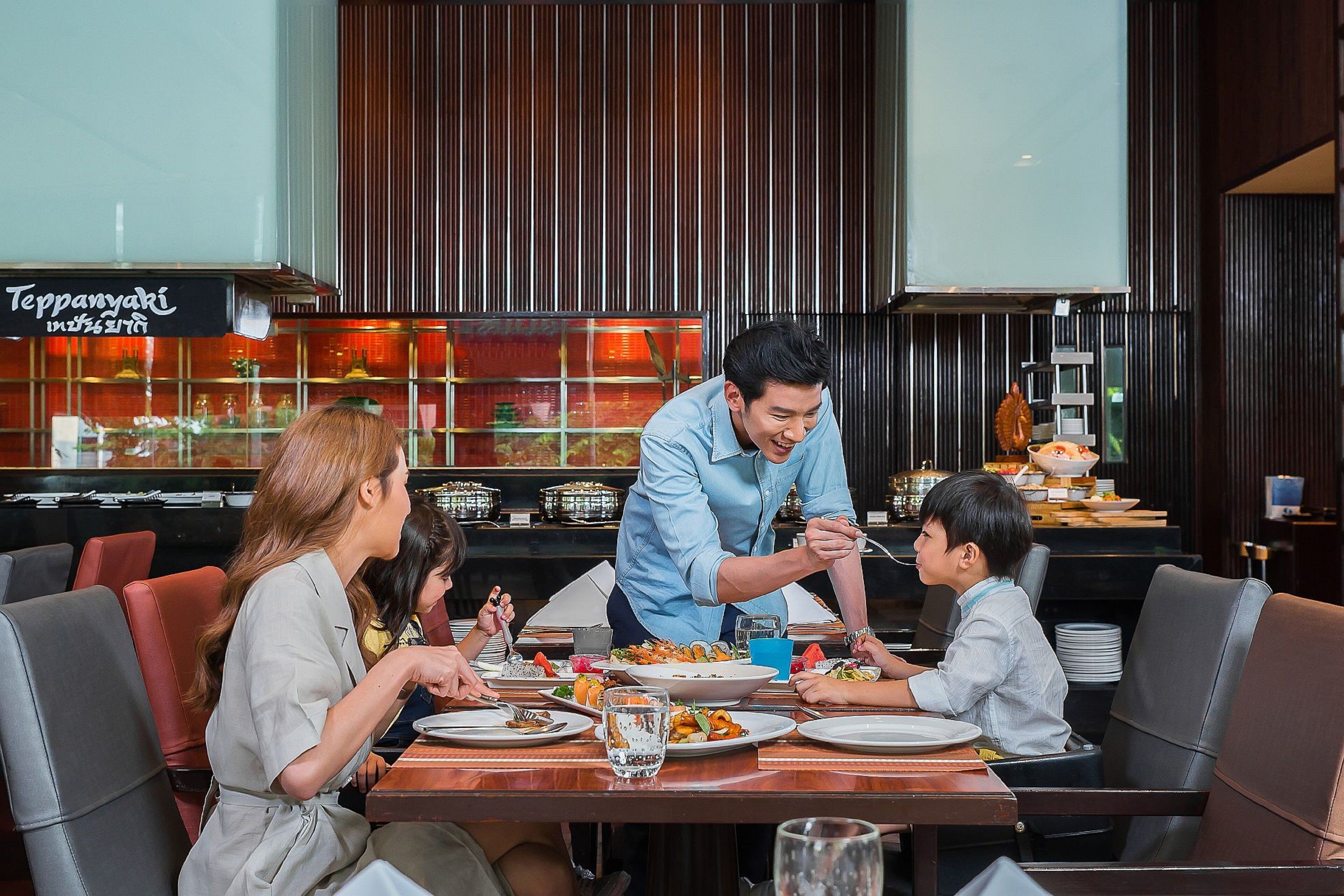 2 restaurants, breakfast, lunch, dinner served; international cuisine