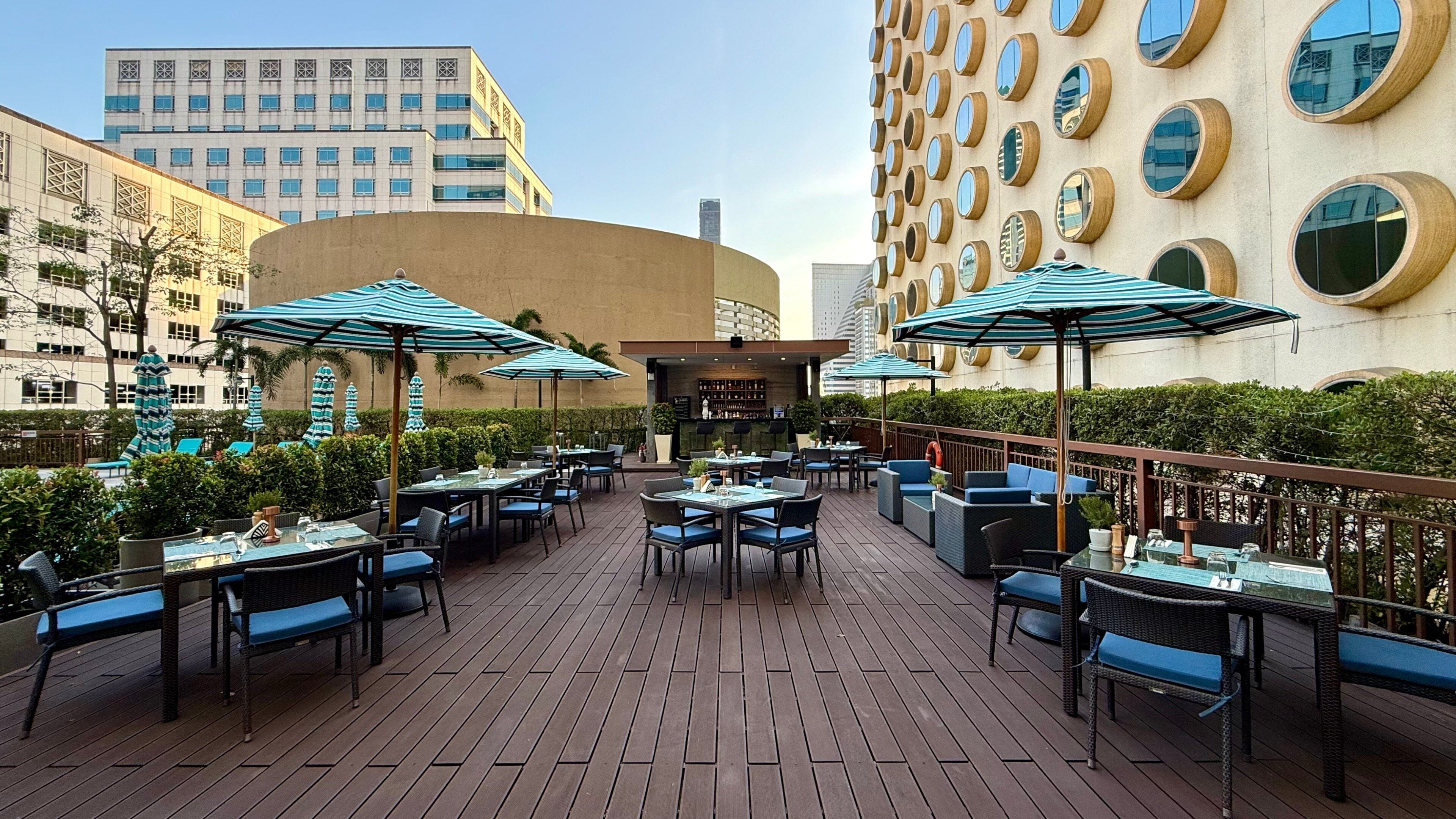 2 restaurants, breakfast, lunch, dinner served; international cuisine