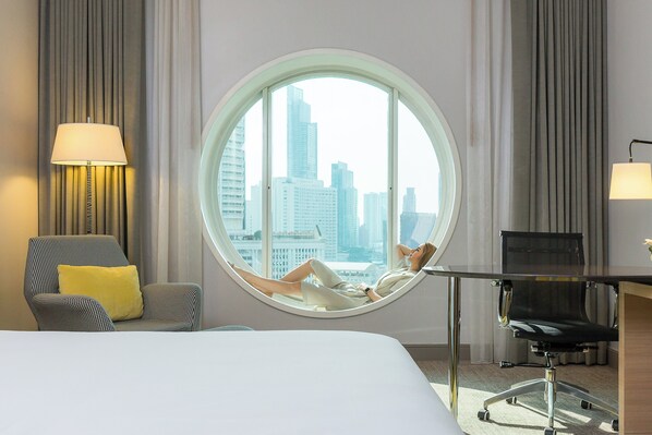 Standard Room | Premium bedding, minibar, in-room safe, individually furnished - Holiday Inn Bangkok Silom by IHG (Bangkok)