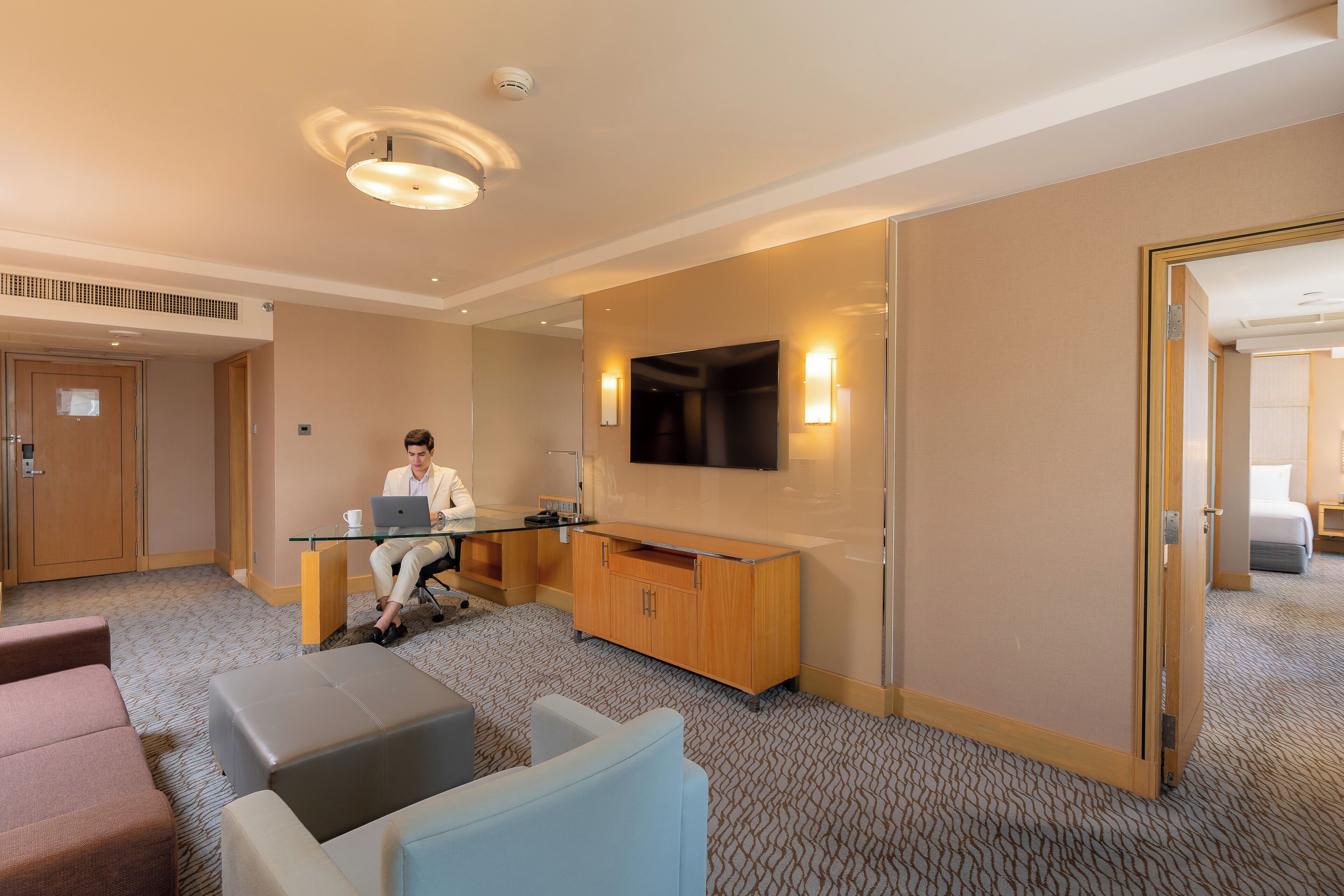 Hochwertige Bettwaren, Minibar, Zimmersafe, individuell eingerichtet