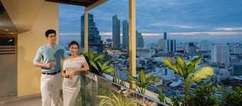 Holiday Inn Bangkok Silom by IHG
