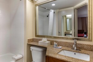 Premium bedding, down duvets, desk, laptop workspace - Comfort Inn Greensboro - Kernersville (Greensboro)
