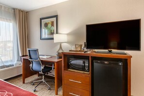 Premium bedding, down comforters, desk, laptop workspace - Comfort Inn Greensboro - Kernersville (Greensboro)