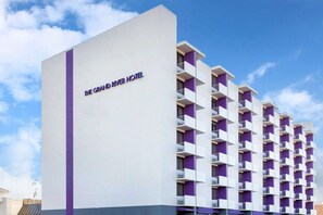 Exterior - Radisson Hotel Grand Rapids Riverfront (Grand Rapids)