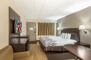 Superior Room, 1 King Bed (Smoke Free) | Desk, laptop workspace, blackout drapes, iron/ironing board