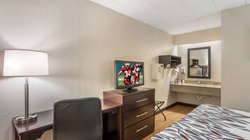 Deluxe Room, 1 King Bed (Smoke Free) | Desk, laptop workspace, blackout drapes, iron/ironing board