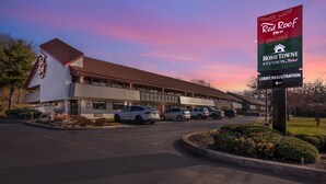Front of property - evening/night - Red Roof Inn Danville, PA (Danville)