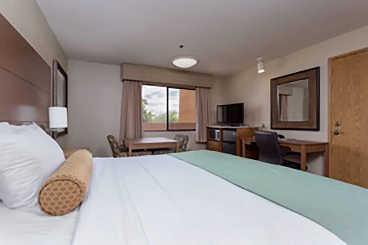 Standard Room, 1 King Bed