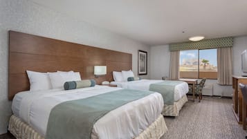 Habitación estándar, 2 camas de matrimonio | Escritorio, cortinas opacas, tabla de planchar con plancha