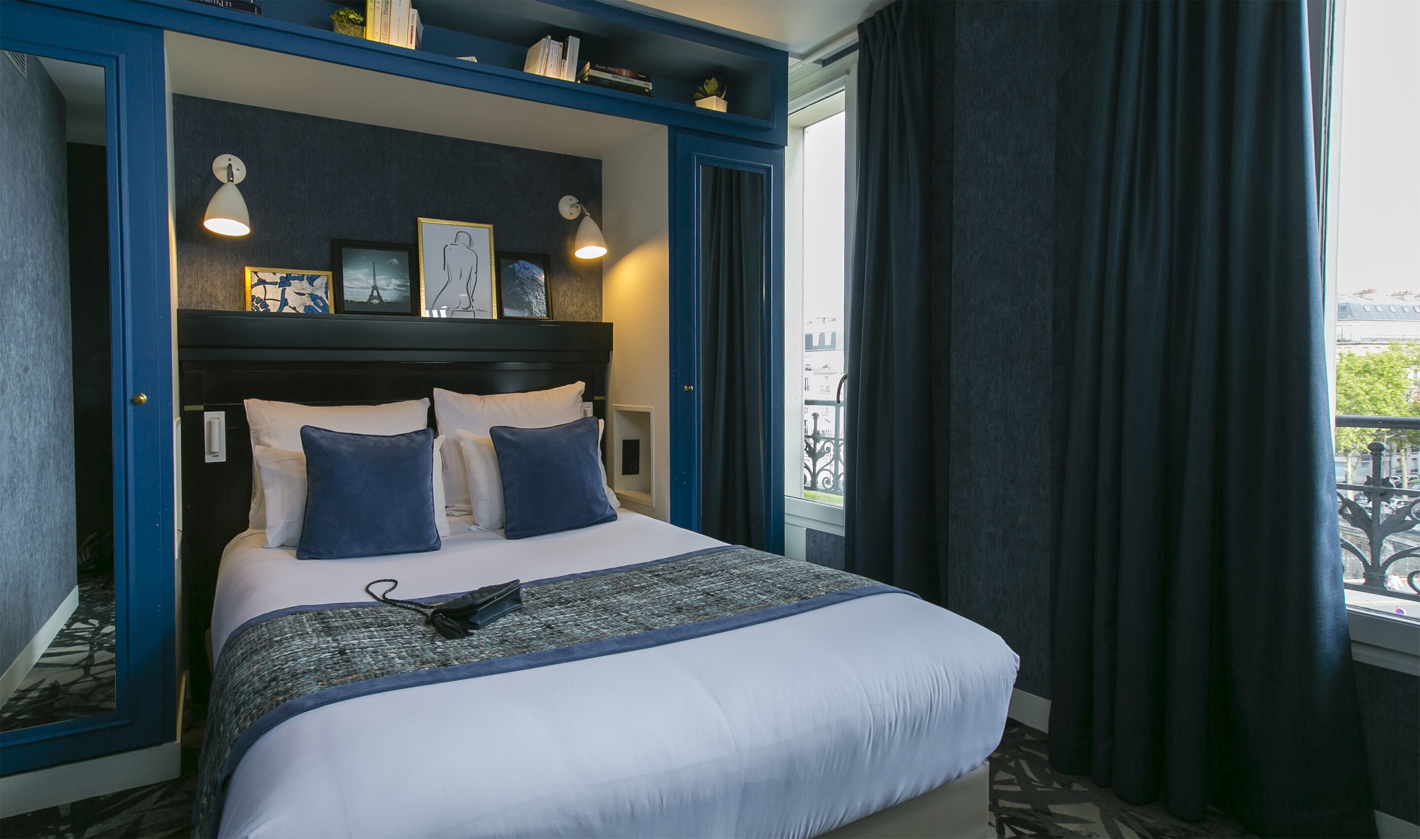 Minibar, Zimmersafe, Schreibtisch, schallisolierte Zimmer