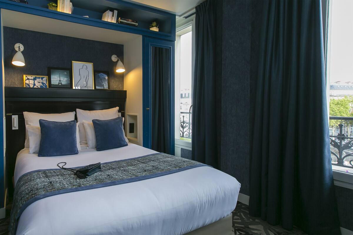 In-room safe, desk, soundproofing, iron/ironing board