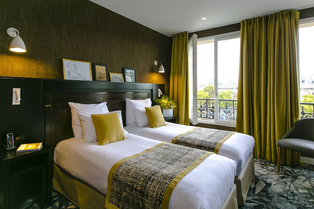 In-room safe, desk, soundproofing, iron/ironing board