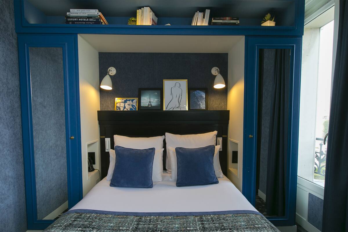 In-room safe, desk, soundproofing, iron/ironing board